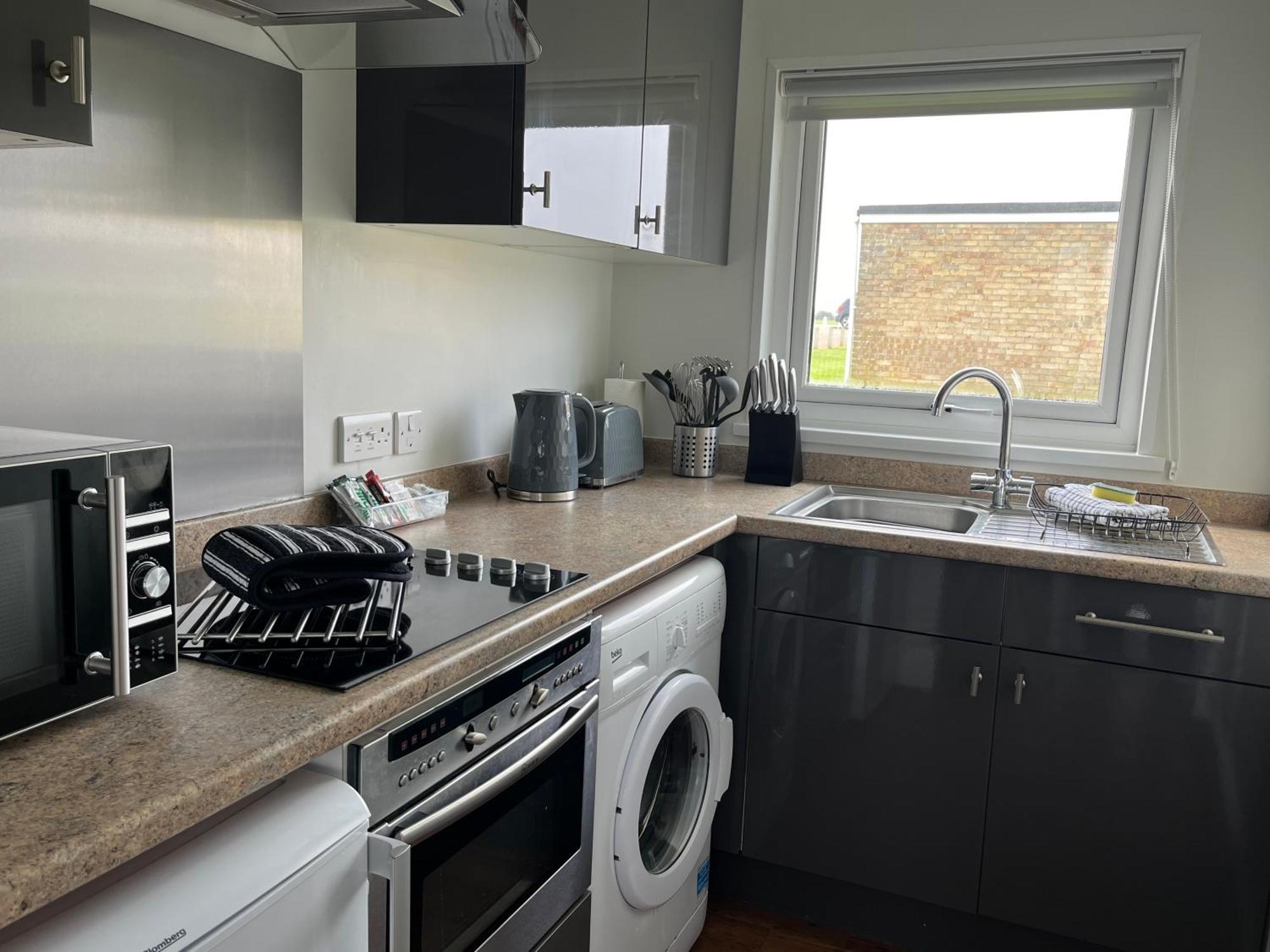 Beachcomber, Sunbeach, Scratby - Two Bed Chalet, Sleeps 4, Free Wi-Fi, Free Club Passes, Free Swimming And Pet Friendly Exterior photo