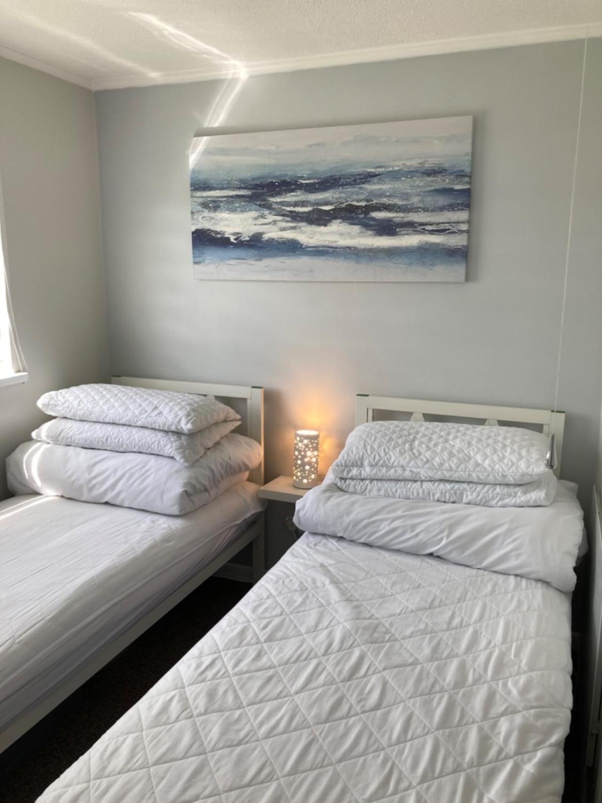 Beachcomber, Sunbeach, Scratby - Two Bed Chalet, Sleeps 4, Free Wi-Fi, Free Club Passes, Free Swimming And Pet Friendly Exterior photo